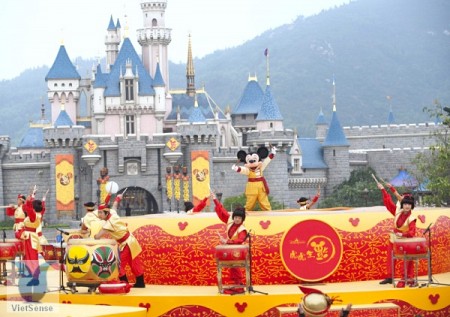 Disney Land 4 Ngày 3 Đêm tháng 8