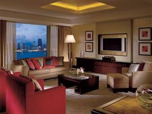 Four Seasons Hotel Hong Kong