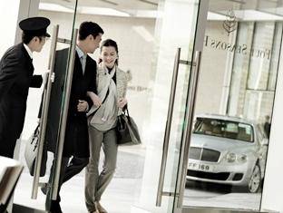 Four Seasons Hotel Hong Kong