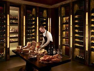 Four Seasons Hotel Hong Kong