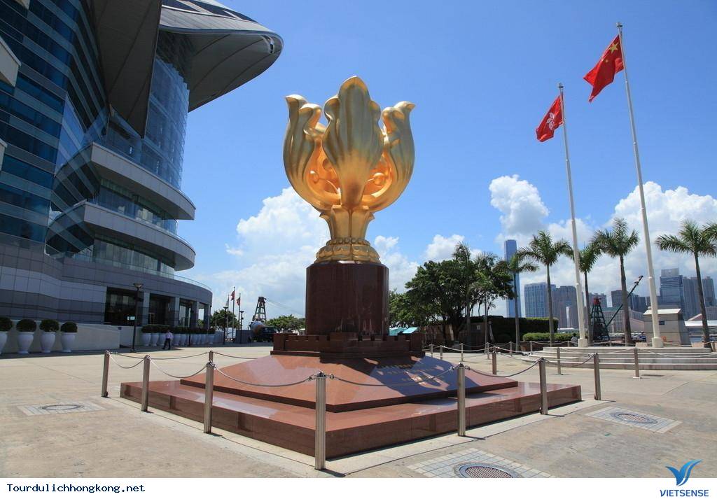 bauhinia-golden-square--tour-du-lich-hong-kong