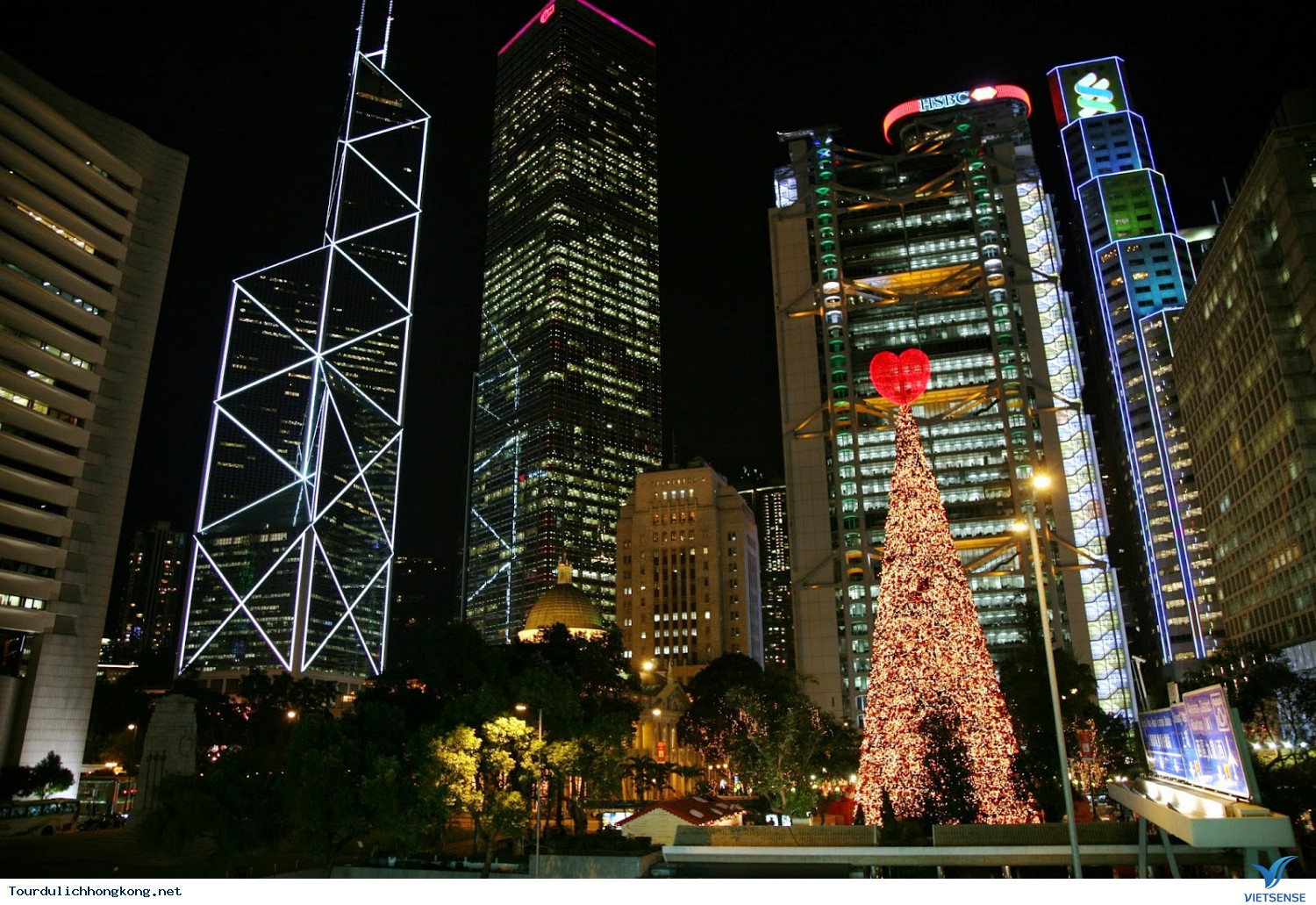 IFC Towers - Tour Du Lich Hong Kong