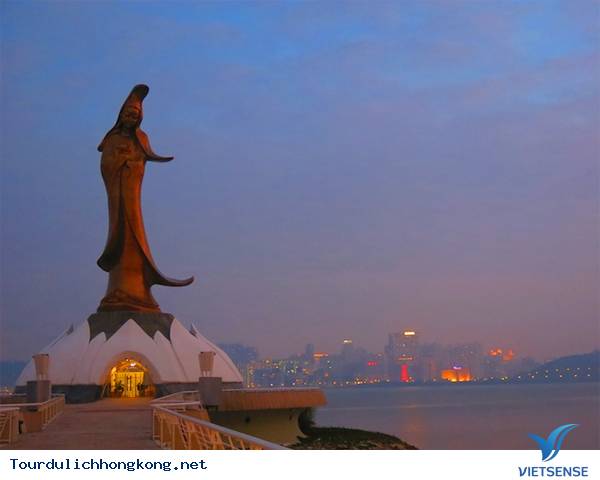 Ngắm hoàng hôn ở tượng Kun Iam Ngắm hoàng hôn ở tượng Kun Iam