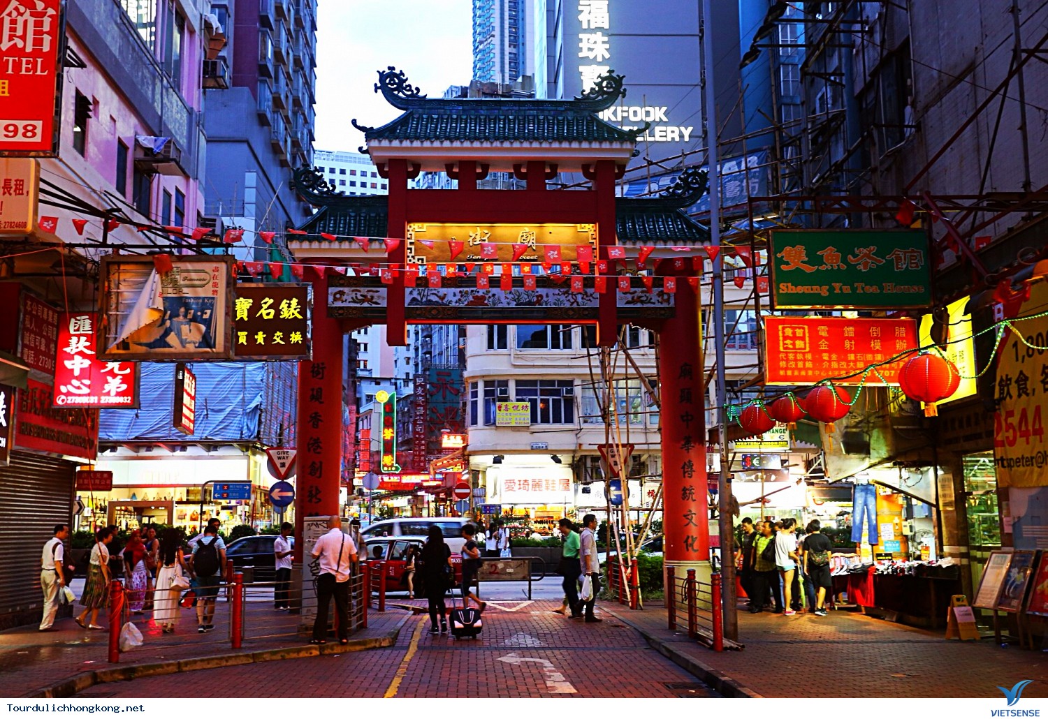 Mua sắm gì khi đi khám phá Hồng Kông? - Ảnh 11