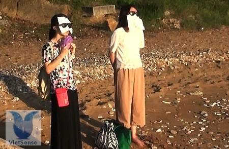 Phụ nữ Hồng Kông tắm nắng để… giảm cân